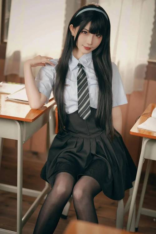 男女一边亲一边摸.的相关介绍
