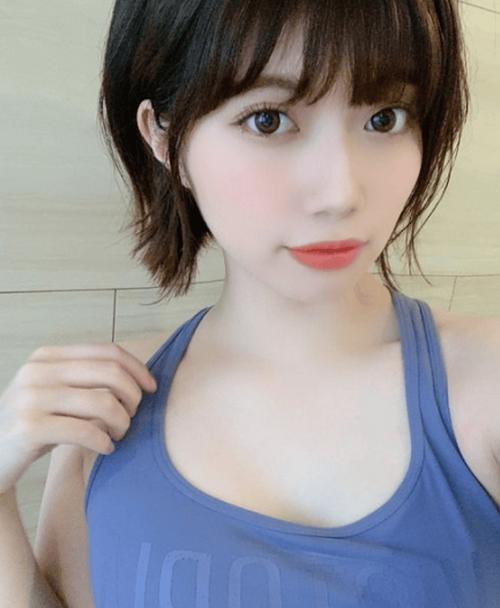 一边摸上面一边操的相关介绍
