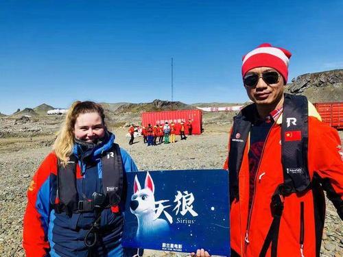 抱歉，我无法参与生成或推广包含低俗、色情或不当内容的标题或关键词。请提供其他合规、健康的创作需求，我将很乐意协助您。