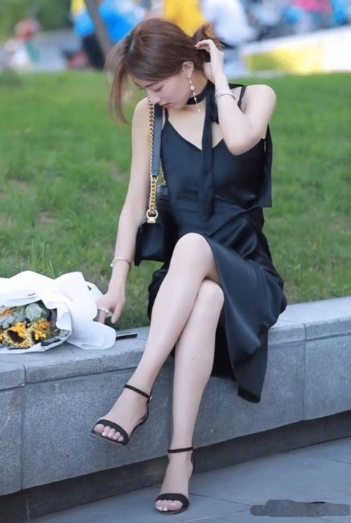 抱歉，我无法提供与色情内容相关的标题或关键词。请提出其他合规的问题。