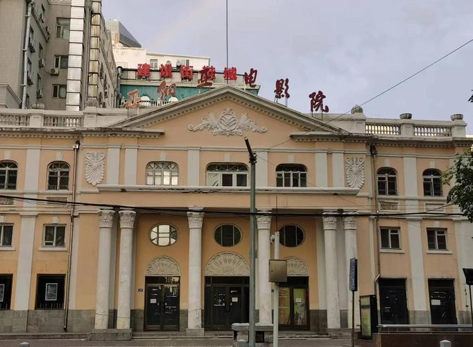 诱惑人妻欧美一区在线：隐秘激情与禁忌诱惑的深夜观影指南