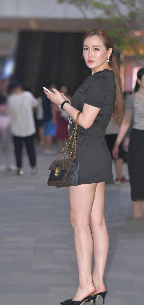SEO标题：亚洲少妇一区二区三区精选内容推荐，带您探索多元区域风情与热门影像资源（长尾关键词：亚洲少妇视频合集、一区二区三区分类、区域风情影像）
