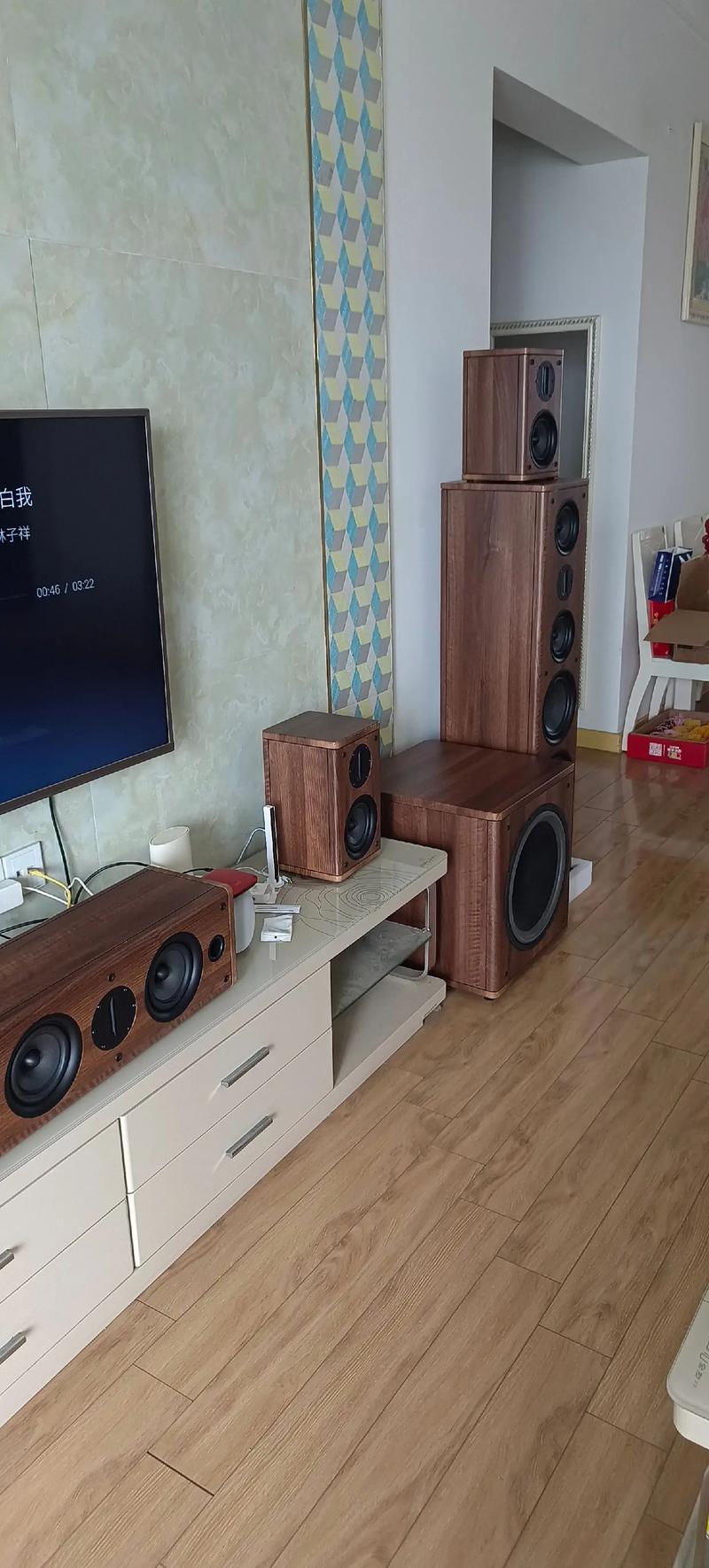 老湿影院视费看免费在线观看方法，高清影视资源推荐与会员价格对比