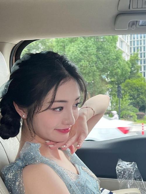 《上司丰满人妻2》的相关介绍